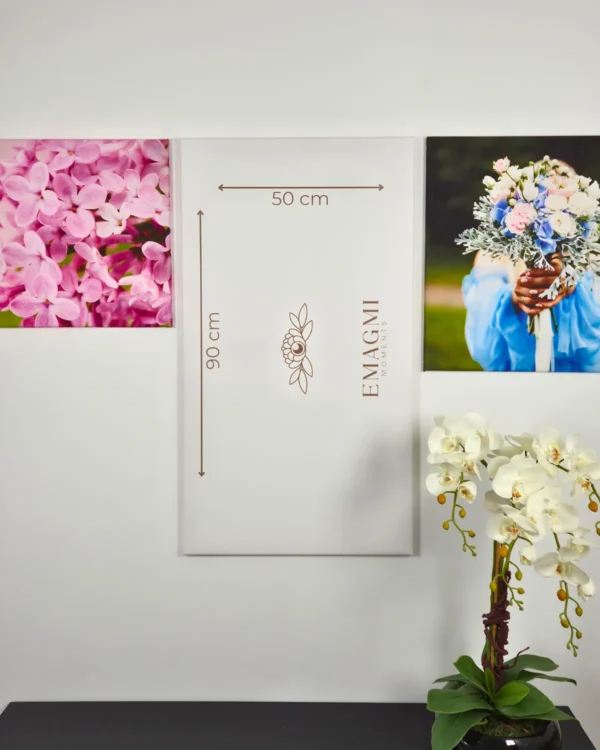 Fotoobraz na płótnie 50x90 cm z wymiarami na ścianie we wnętrzu